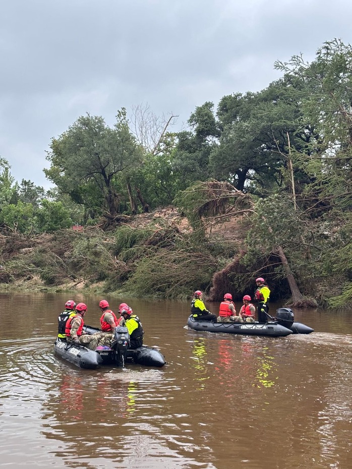 Mỹ: Hàng chục người chết ở trại hè Texas, cảnh tượng khiến nhiều người bật khóc- Ảnh 2. Mỹ: Hàng chục người chết ở trại hè Texas, cảnh tượng khiến nhiều người bật khóc- Ảnh 2.