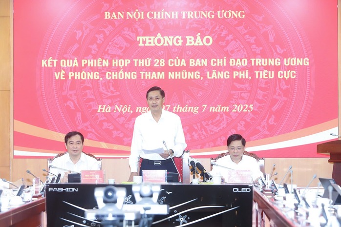 Khởi tố 5 bị can trong vụ án Bệnh viện Bạch Mai và Bệnh viện Việt Đức - Ảnh 1. Khởi tố 5 bị can trong vụ án Bệnh viện Bạch Mai và Bệnh viện Việt Đức - Ảnh 1.