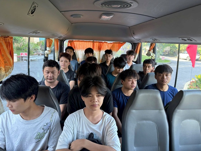 Trục xuất 14 người Trung Quốc nhập cảnh trái phép, Công an Quảng Trị tiếp tục mở rộng điều tra - Ảnh 3.