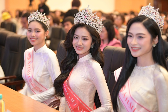 Hoa hậu Hà Trúc Linh và canh chua lá giang: Món ăn của Mẹ làm nên người đẹp - Ảnh 4.