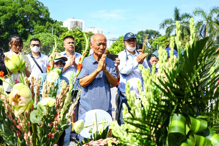 Người dân xúc động tưởng nhớ cố Tổng Bí thư Nguyễn Phú Trọng- Ảnh 8. Người dân xúc động tưởng nhớ cố Tổng Bí thư Nguyễn Phú Trọng- Ảnh 8.