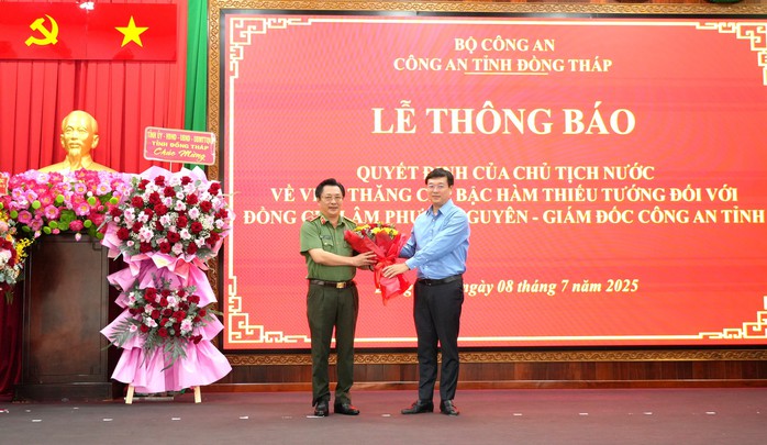 Công an tỉnh Đồng Tháp tổ chức lễ thông báo Quyết định của Chủ tịch nước- Ảnh 1. Công an tỉnh Đồng Tháp tổ chức lễ thông báo Quyết định của Chủ tịch nước- Ảnh 1.