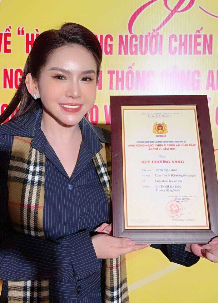 Quốc Thảo, Bình Tinh, Lâm Vỹ Dạ - Những giọt nước mắt hạnh phúc sau ánh đèn sân khấu - Ảnh 9.
