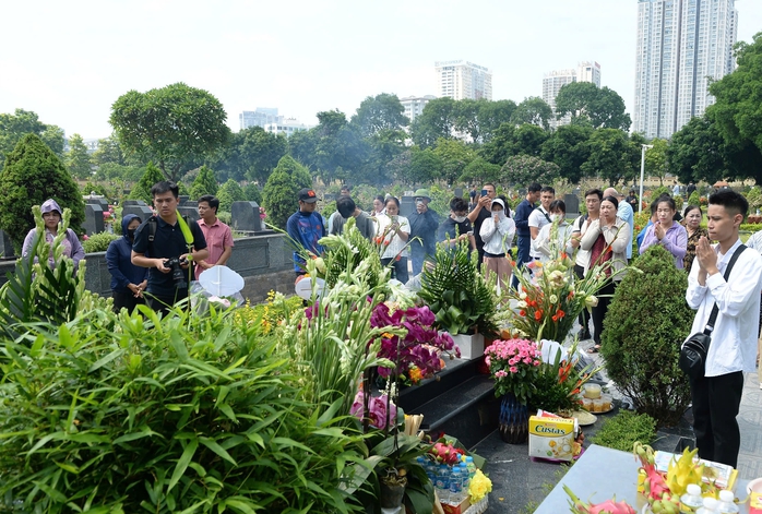 Người dân xúc động tưởng nhớ cố Tổng Bí thư Nguyễn Phú Trọng- Ảnh 2. Người dân xúc động tưởng nhớ cố Tổng Bí thư Nguyễn Phú Trọng- Ảnh 2.