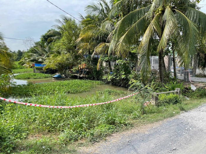 Người đàn ông tử vong TP HCM khi đi chích cá dưới mương nước đau lòng - Ảnh 1. Người đàn ông tử vong TP HCM khi đi chích cá dưới mương nước đau lòng - Ảnh 1.