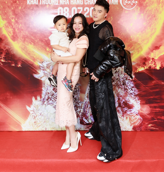 Cao Thái Sơn không còn cần "lên đỉnh"
- Ảnh 2. Cao Thái Sơn không còn cần "lên đỉnh"
- Ảnh 2.