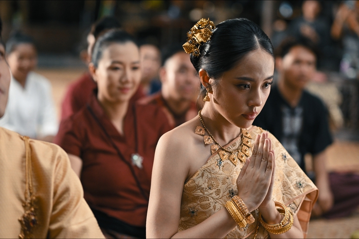 "Nàng Tấm" Rima Thanh Vy đẹp đôi với nam thần Thái Lan - Ảnh 2.
