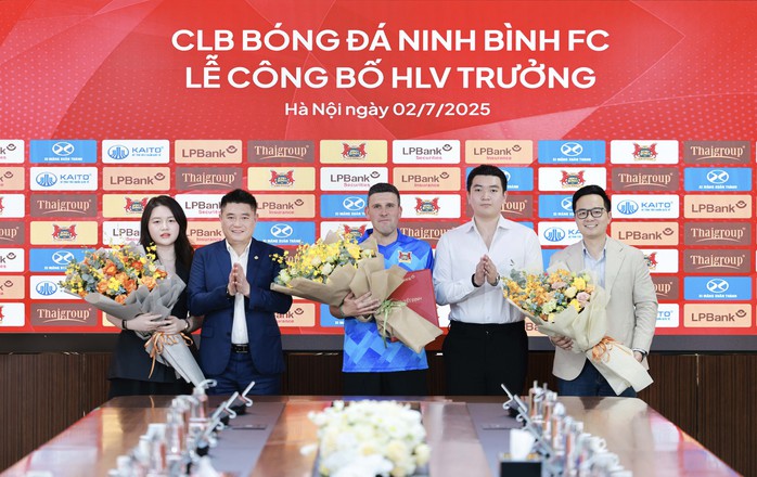 Tân HLV trưởng CLB Ninh Bình là ai? - Ảnh 4.