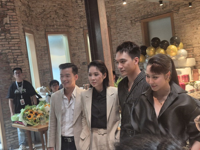 "Chị hai quốc dân" Lê Phương lột xác điển trai, mạnh mẽ - Ảnh 2.