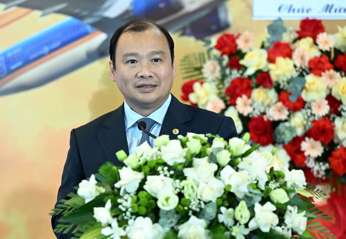 Vị khách đặc biệt thứ 350 triệu của Vietnam Airlines nhận quà "khủng"- Ảnh 6. Vị khách đặc biệt thứ 350 triệu của Vietnam Airlines nhận quà "khủng" - Ảnh 8.