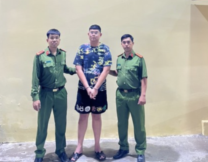 Công an TP HCM truy nã Huỳnh Xuân Vấn trong vụ lừa án Phan Công Khanh Supper - Ảnh 2. Công an TP HCM truy nã Huỳnh Xuân Vấn trong vụ lừa án Phan Công Khanh Supper - Ảnh 2.