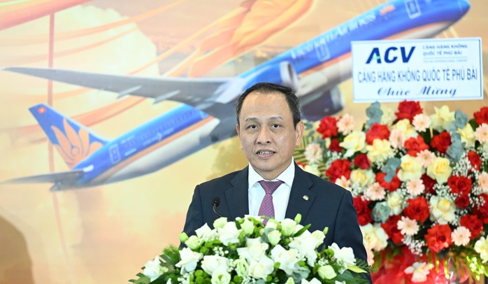 Vị khách đặc biệt thứ 350 triệu của Vietnam Airlines nhận quà "khủng" - Ảnh 9.
