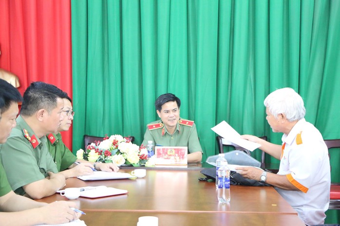 Giám đốc Công an tỉnh Đồng Nai công khai số điện thoại tiếp nhận phản ánh tiêu cực, tham nhũng- Ảnh 1. Giám đốc Công an tỉnh Đồng Nai công khai số điện thoại tiếp nhận phản ánh tiêu cực, tham nhũng- Ảnh 1.