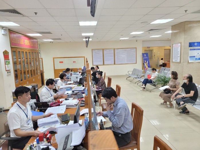Bộ Chính trị, Ban Bí thư: Xây dựng quy định chế độ, chính sách cho cán bộ, công chức- Ảnh 1. Bộ Chính trị, Ban Bí thư: Xây dựng quy định chế độ, chính sách cho cán bộ, công chức- Ảnh 1.