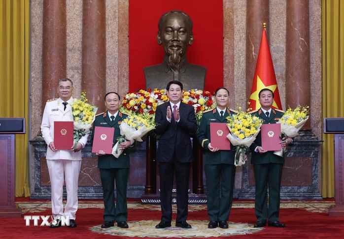 Trung tướng Tô Ân Xô, Trợ lý Tổng Bí thư, cùng 3 tướng lĩnh quân đội được thăng hàm Thượng tướng - Ảnh 1.
