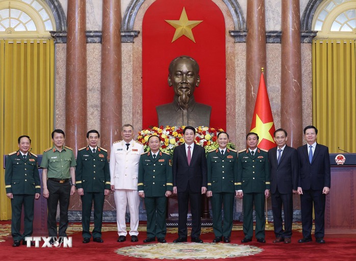 Trung tướng Tô Ân Xô, Trợ lý Tổng Bí thư, cùng 3 tướng lĩnh quân đội được thăng hàm Thượng tướng - Ảnh 2.