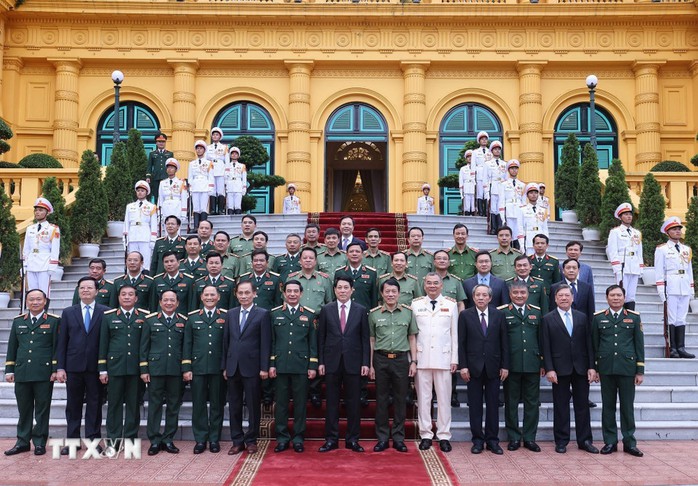 Trung tướng Tô Ân Xô, Trợ lý Tổng Bí thư, cùng 3 tướng lĩnh quân đội được thăng hàm Thượng tướng - Ảnh 4.