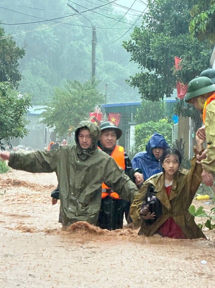 Điện Biên: Mưa lớn, lũ quét, sạt lở đất khiến 10 người tử vong và mất tích- Ảnh 2. Điện Biên: Mưa lớn, lũ quét, sạt lở đất khiến 10 người tử vong và mất tích- Ảnh 2.