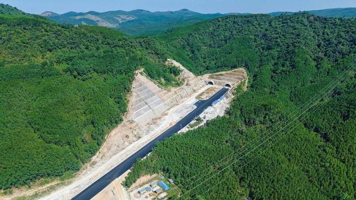 Đèo Cả (HHV) lợi nhuận bán niên tăng 33%, hoàn thành 58% kế hoạch năm 2025- Ảnh 1.