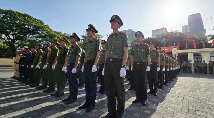 Công an Đà Nẵng ra quân trấn áp tội phạm , đảm bảo an ninh cho người dân - Ảnh 1. Công an Đà Nẵng ra quân trấn áp tội phạm , đảm bảo an ninh cho người dân - Ảnh 1.
