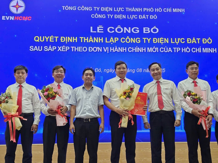 TP HCM thành lập 9 công ty Điện lực mới nâng cao chất lượng cung cấp điện - Ảnh 1. TP HCM thành lập 9 công ty Điện lực mới nâng cao chất lượng cung cấp điện - Ảnh 1.