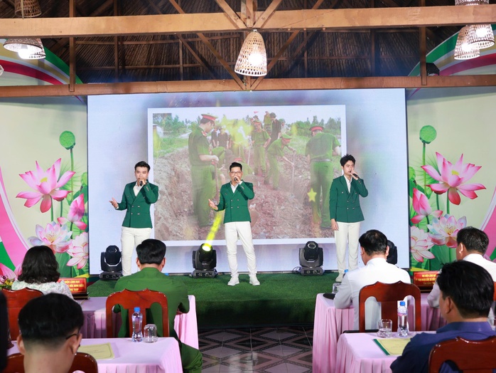 Đồng Tháp long trọng tổ chức Ngày hội Toàn dân bảo vệ an ninh Tổ quốc- Ảnh 4. Đồng Tháp long trọng tổ chức Ngày hội Toàn dân bảo vệ an ninh Tổ quốc- Ảnh 4.