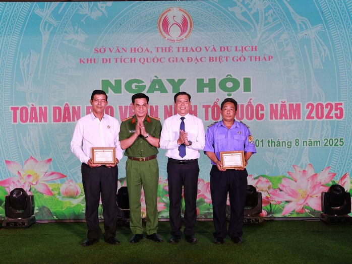 Đồng Tháp long trọng tổ chức Ngày hội Toàn dân bảo vệ an ninh Tổ quốc- Ảnh 7. Đồng Tháp long trọng tổ chức Ngày hội Toàn dân bảo vệ an ninh Tổ quốc- Ảnh 7.
