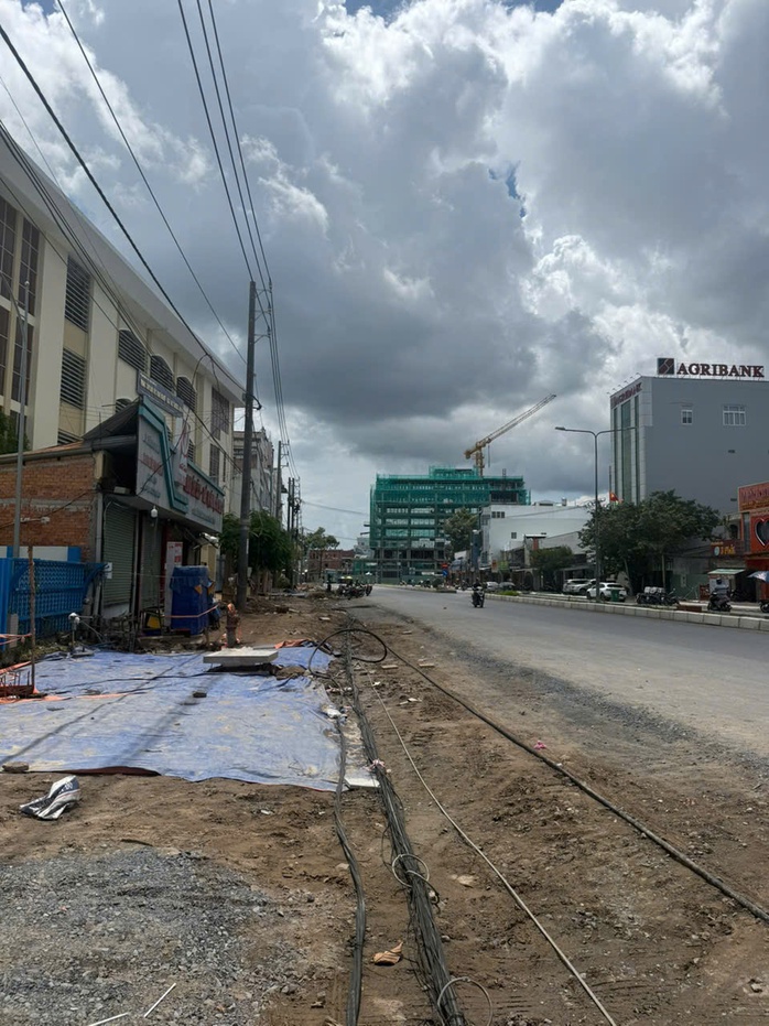 Vụ "Nâng cấp đoạn đường ngắn gần 50 tỉ đồng" ở Cần Thơ: Ngành điện đã hoàn thành thi công - Ảnh 3.