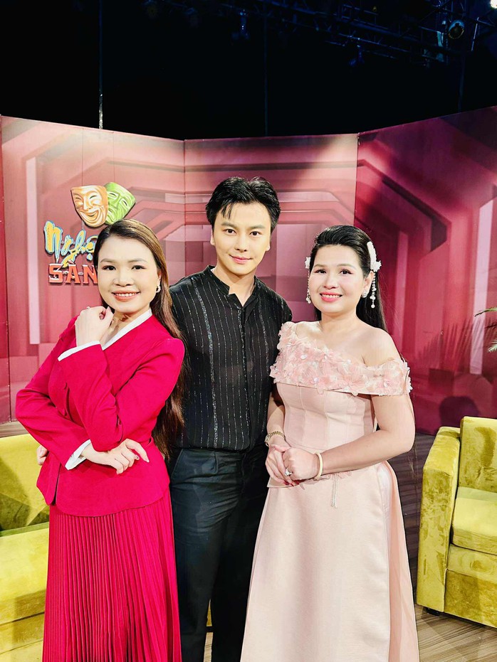 Võ Minh Lâm, Hồ Ngọc Trinh, Ngọc Đợi: ngồi "ghế nóng" mùa thứ 20 "Chuông vàng vọng cổ" nói gì? - Ảnh 1.