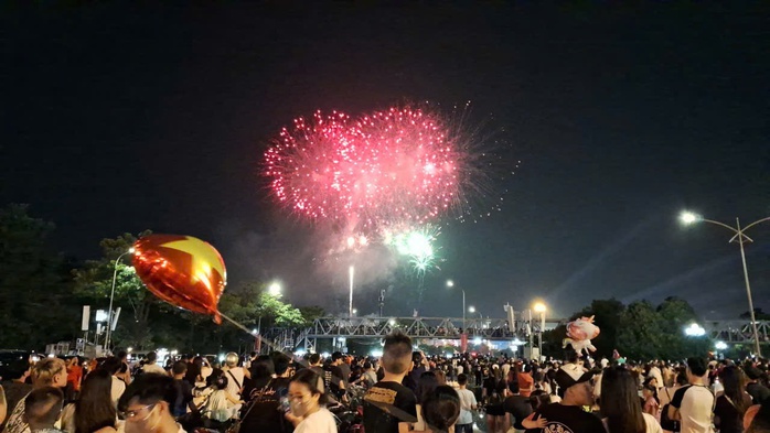 Hàng vạn người 