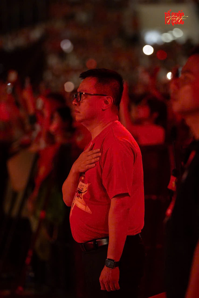 Hàng chục nghìn khán giả hòa giọng tại concert quốc gia "Tổ quốc trong tim" - Ảnh 3.