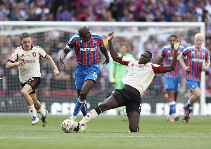 Gục ngã trên chấm luân lưu, Liverpool mất Siêu cúp Anh vào tay Crystal Palace - Ảnh 1.