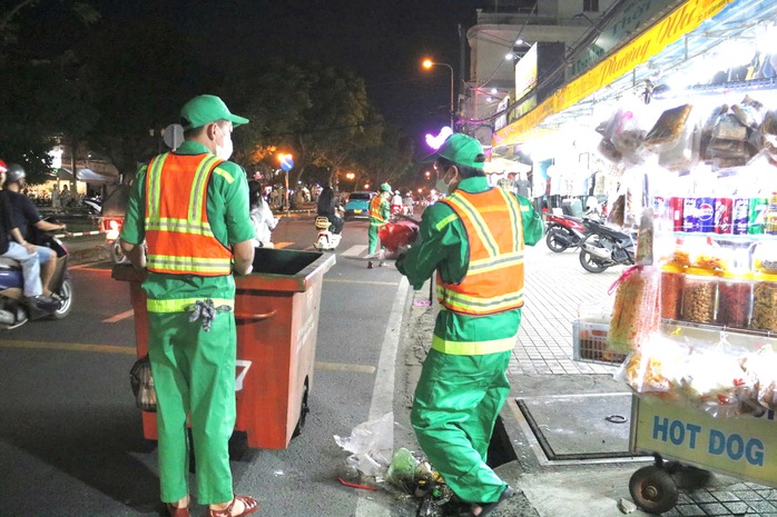 Chuyện đời, chuyện nghề công nhân quét đường - Ảnh 1.