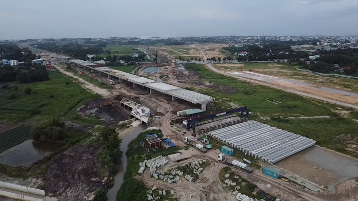 Cận cảnh dự án nâng cấp, mở rộng Quốc lộ 13 sau hơn 3 năm khởi công - Ảnh 2. Cận cảnh dự án nâng cấp, mở rộng Quốc lộ 13 sau hơn 3 năm khởi công - Ảnh 2.