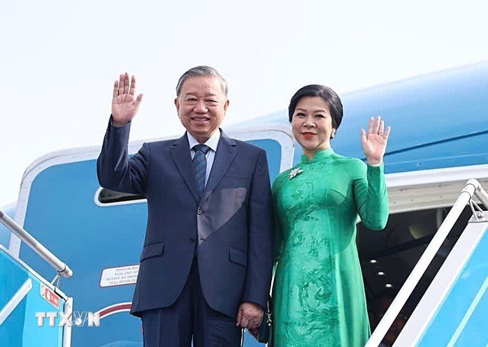 Tổng Bí thư Tô Lâm và phu nhân lên đường thăm cấp Nhà nước Hàn Quốc- Ảnh 1. Tổng Bí thư Tô Lâm và phu nhân lên đường thăm cấp Nhà nước Hàn Quốc- Ảnh 1.