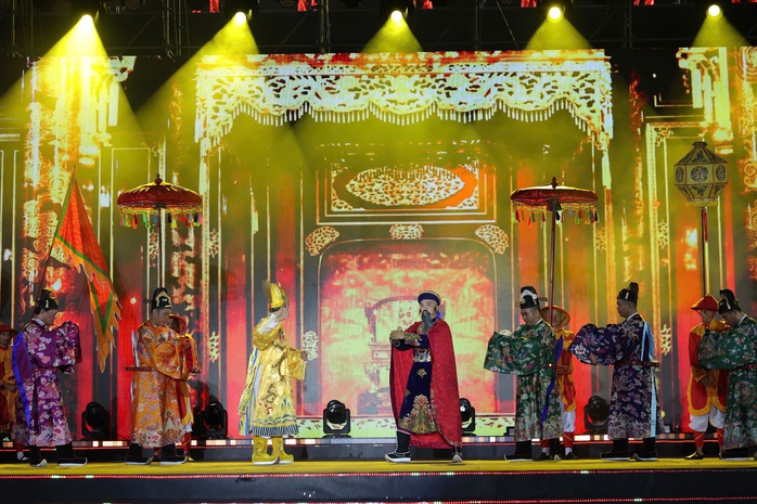 Tổng Bí thư Tô Lâm dự Chương trình chính luận nghệ thuật "Dưới cờ vinh quang" - Ảnh 9.