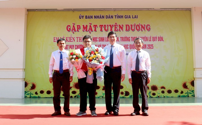 Học sinh Gia Lai giành Huy chương Vàng Olympic Tin học quốc tế 2025- Ảnh 1. Học sinh Gia Lai giành Huy chương Vàng Olympic Tin học quốc tế 2025- Ảnh 1.