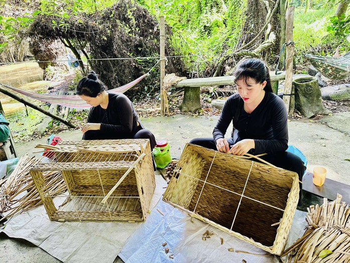 20 Tác giả sân khấu TP HCM - Hình trình trở về căn cứ Đồng Tháp - Ảnh 11.