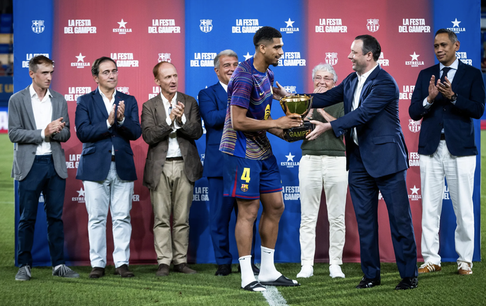 Thắng đậm Como, Barcelona có danh hiệu đầu mùa cúp Joan Gamper  - Ảnh 6.