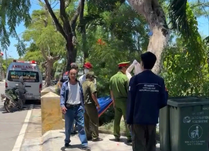 Phát hiện thi thể người đàn ông mang giày lười trên sông An Cựu - Ảnh 1.