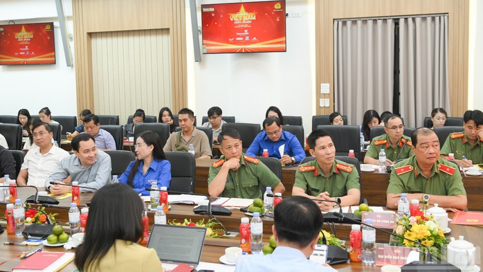 Đi bộ toàn quốc "Cùng Việt Nam tiến bước" - Ảnh 4.