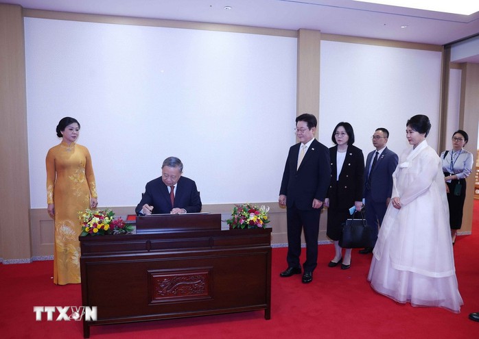21 loạt đại bác chào mừng Tổng Bí thư Tô Lâm và phu nhân thăm cấp Nhà nước Hàn Quốc - Ảnh 13.