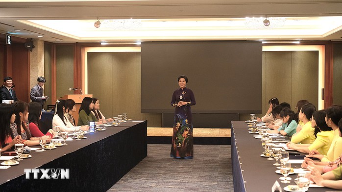 Phu nhân Ngô Phương Ly gặp mặt thân tình các cô dâu Việt Nam tại Hàn Quốc - Ảnh 2.