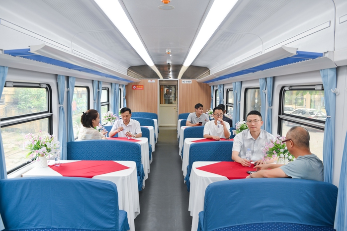 Khám phá "chuyên cơ mặt đất" sang trọng của Việt Nam - Ảnh 1.