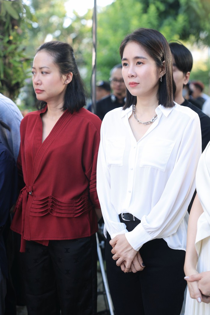 Hết làm "trai đẹp", Lê Phương dịu dàng bên Hồng Ánh- Ảnh 1. Hết làm "trai đẹp", Lê Phương dịu dàng bên Hồng Ánh- Ảnh 1.
