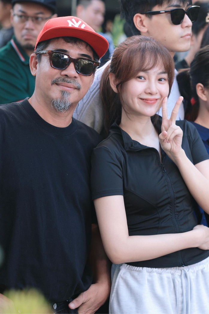 Hết làm "trai đẹp", Lê Phương dịu dàng bên Hồng Ánh- Ảnh 5. Hết làm "trai đẹp", Lê Phương dịu dàng bên Hồng Ánh- Ảnh 5.