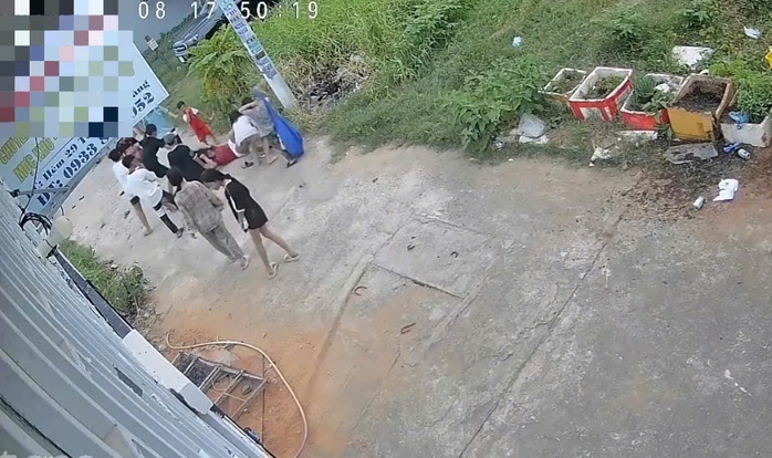 Truy xét nhóm thiếu niên đánh hội đồng bé gái 12 tuổi tại Phan Thiết- Ảnh 1.