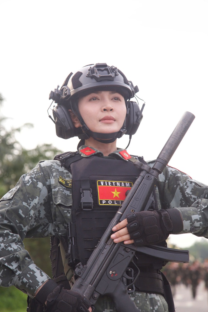 Ca sĩ Nguyễn Duyên Quỳnh ra mắt MV tri ân lực lượng Công an nhân dân - Ảnh 4.