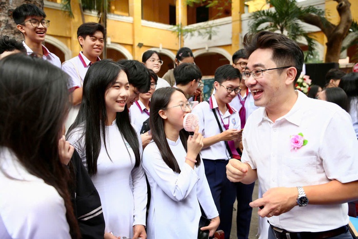 Gỡ vướng về bố trí đội ngũ công chức giáo dục- Ảnh 1.