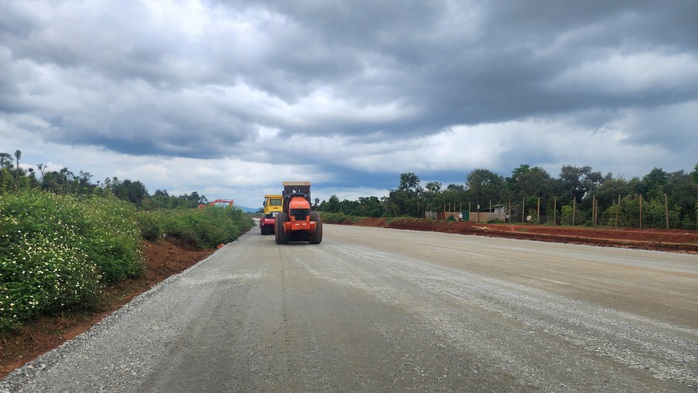 Sốt ruột các dự án chậm tiến độ, 1 phó chủ tịch UBND tỉnh dành thứ 7, chủ nhật đi khảo sát- Ảnh 2. Sốt ruột các dự án chậm tiến độ, 1 phó chủ tịch UBND tỉnh dành thứ 7, chủ nhật đi khảo sát- Ảnh 2.